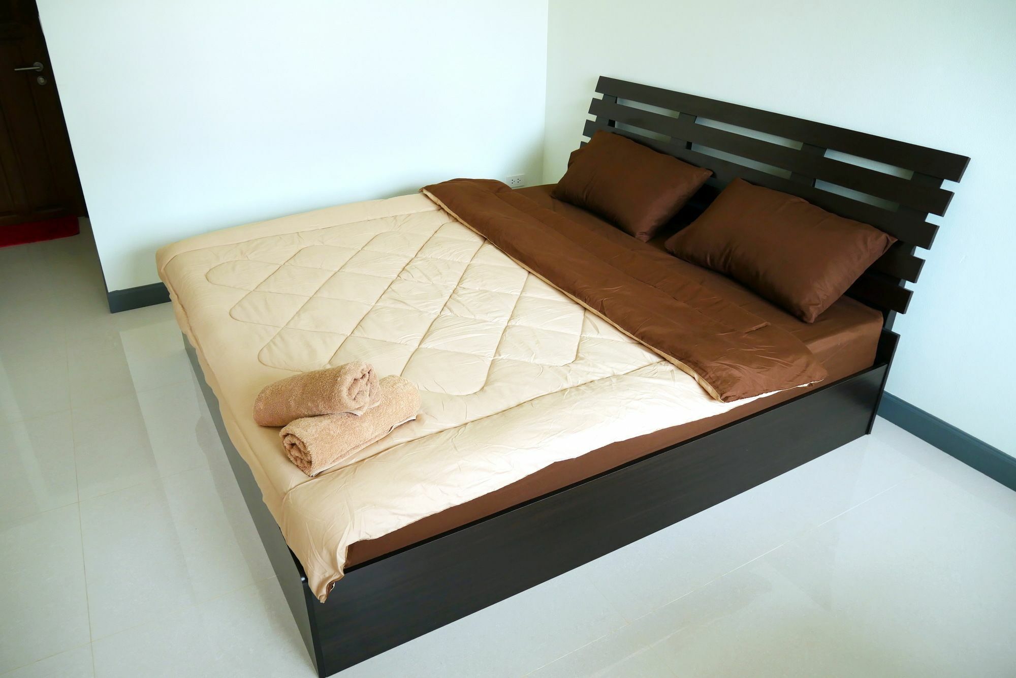 Bann Rumyen Klang Dong Phayayen Ngoại thất bức ảnh